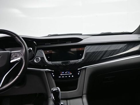 Certified 2025 Cadillac XT6 Premium Luxury image 12
