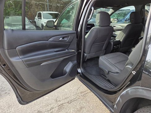 Used 2024 Chevrolet Traverse LT FWD image 12