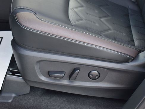 New 2026 Nissan Pathfinder Platinum w/ Accent Package FWD image 28