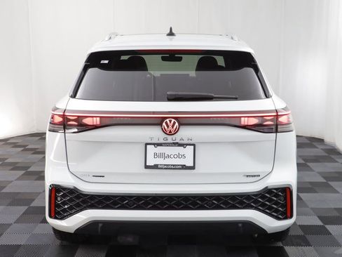 New 2026 Volkswagen Tiguan SEL R-Line AWD/4WD image 18