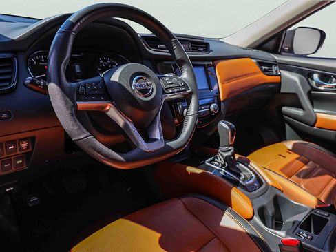 Used 2017 Nissan Rogue SL w/ SL Premium Package AWD/4WD image 8