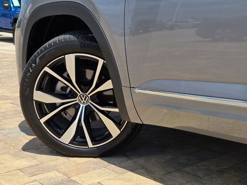 Used 2025 Volkswagen Atlas SEL Premium R-Line AWD/4WD image 33