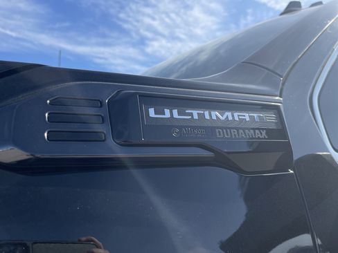 Used 2025 GMC Sierra 2500 Denali Ultimate image 12