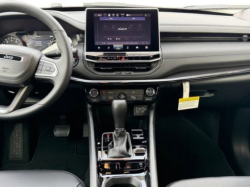 New 2026 Jeep Compass Latitude image 11