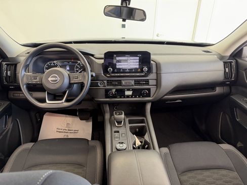 Used 2024 Nissan Pathfinder S image 37