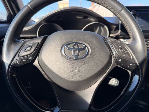 Used 2018 Toyota C-HR image 16