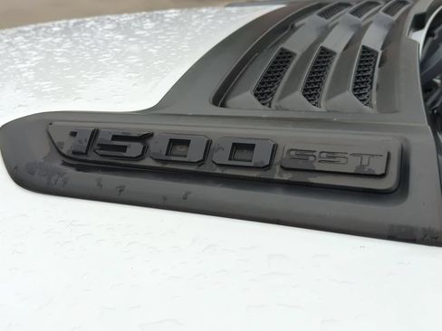Used 2025 RAM 1500 Laramie w/ Sport Appearance Package AWD/4WD image 7