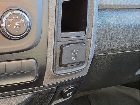 Used 2014 RAM 1500 4x4 Crew Cab w/ Exterior Appearance Group image 28