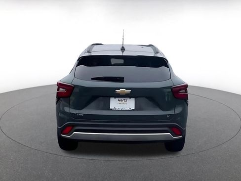 Used 2025 Chevrolet Trax LT w/ LT Convenience Package image 12