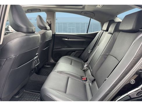 Used 2026 Toyota Camry XLE image 15