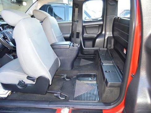 Used 2017 Toyota Tacoma 4x4 Access Cab image 14
