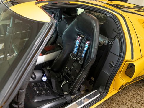 Used 2005 Ford GT RWD image 40