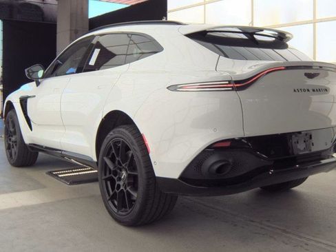 Used 2021 Aston Martin DBX image 3