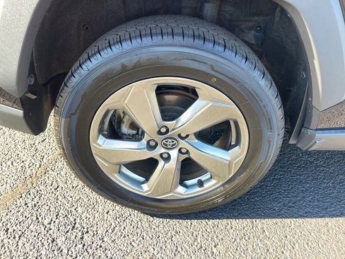 Used 2020 Toyota RAV4 Limited image 22