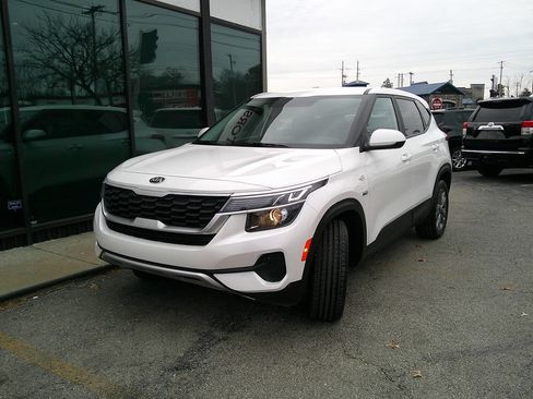 Used 2021 Kia Seltos LX image 2