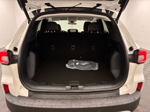 New 2026 Ford Escape SE w/ Class II Trailer Tow Package image 9