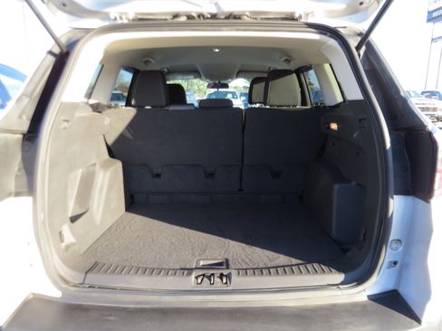 Used 2017 Ford Escape SE w/ SE Cold Weather Package image 12