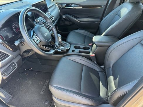 Used 2023 Kia Seltos SX w/ SX Sunroof Package image 10