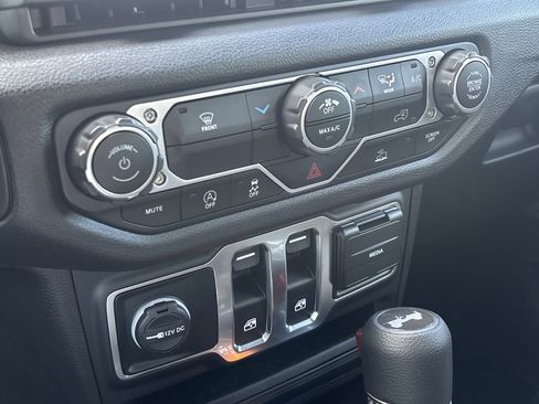 Used 2025 Jeep Wrangler Sport image 26