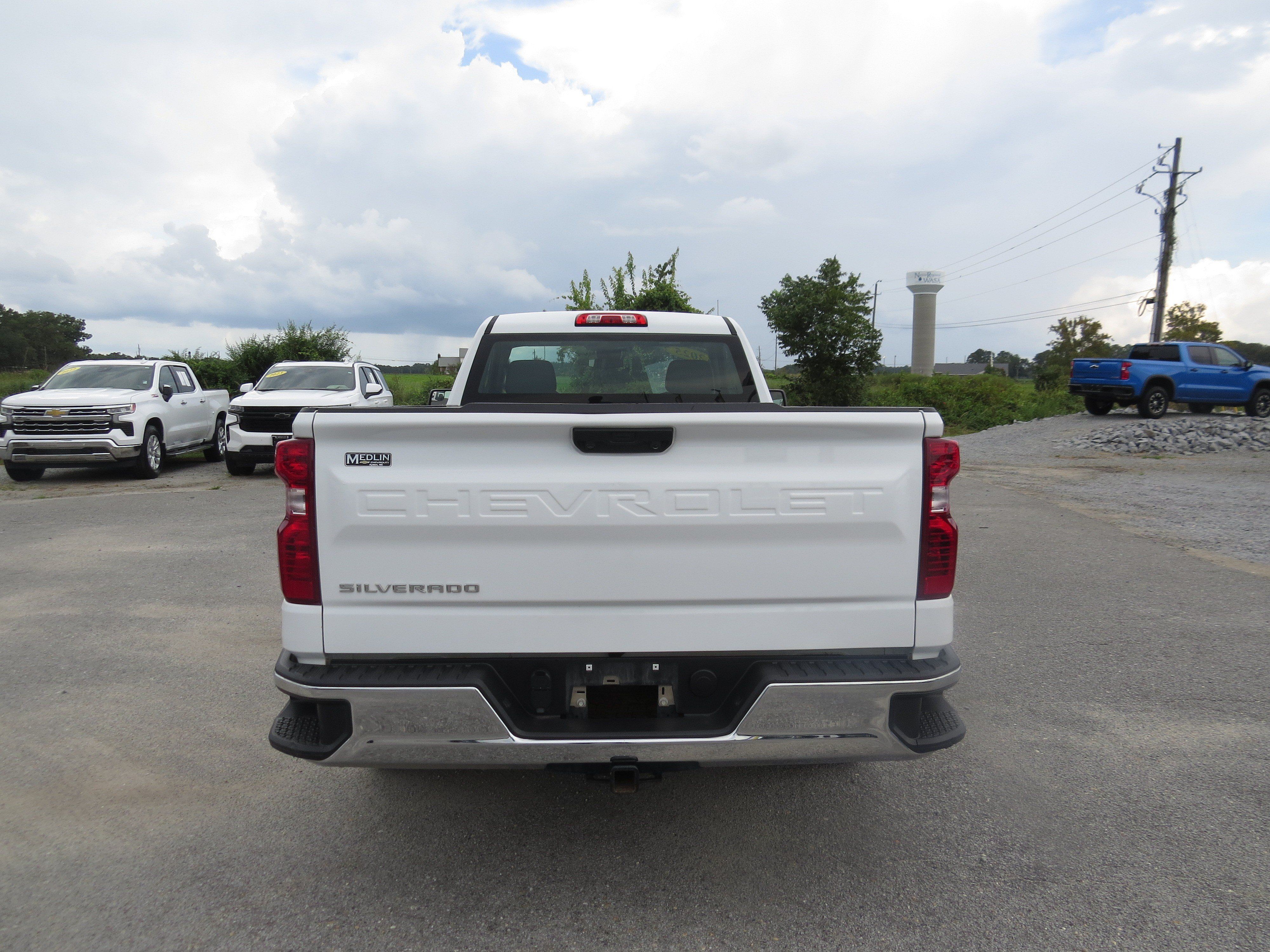 Used 2025 Chevrolet Silverado 1500 W/T RWD image 4