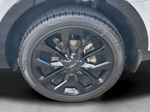 Used 2023 Kia Sorento SX image 4