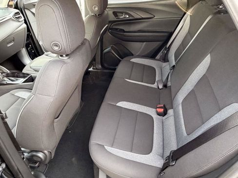 Used 2024 Chevrolet TrailBlazer LT w/ LT Cold Weather Package FWD image 31