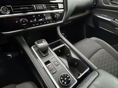 Used 2024 Nissan Pathfinder SV image 14