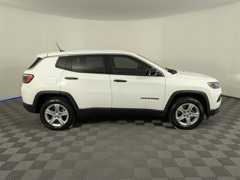 Used 2023 Jeep Compass Sport image 4