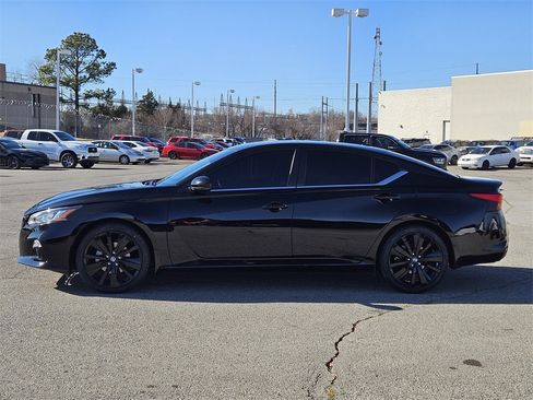Used 2022 Nissan Altima 2.5 SR w/ Midnight Edition Package image 3