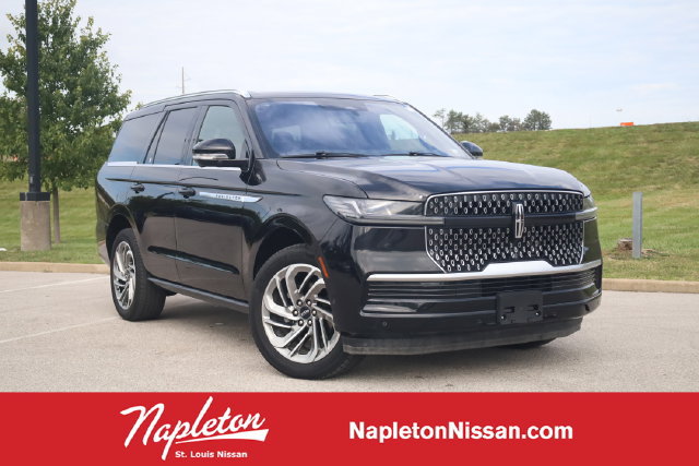 Used 2025 Lincoln Navigator Reserve AWD/4WD image 1