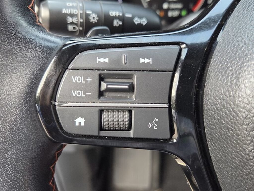 Used 2025 Honda Pilot TrailSport image 27