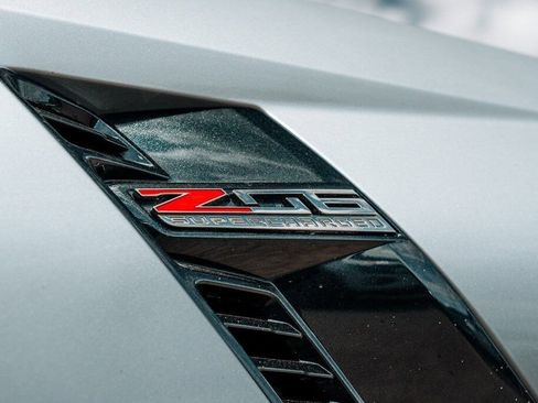 Used 2016 Chevrolet Corvette Z06 w/ 3LZ Preferred Equipment Group RWD image 11