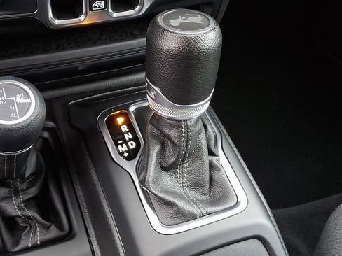 Used 2024 Jeep Wrangler Unlimited Sahara image 17