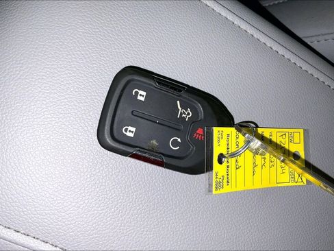 Used 2023 GMC Acadia SLT w/ Preferred Package FWD image 13