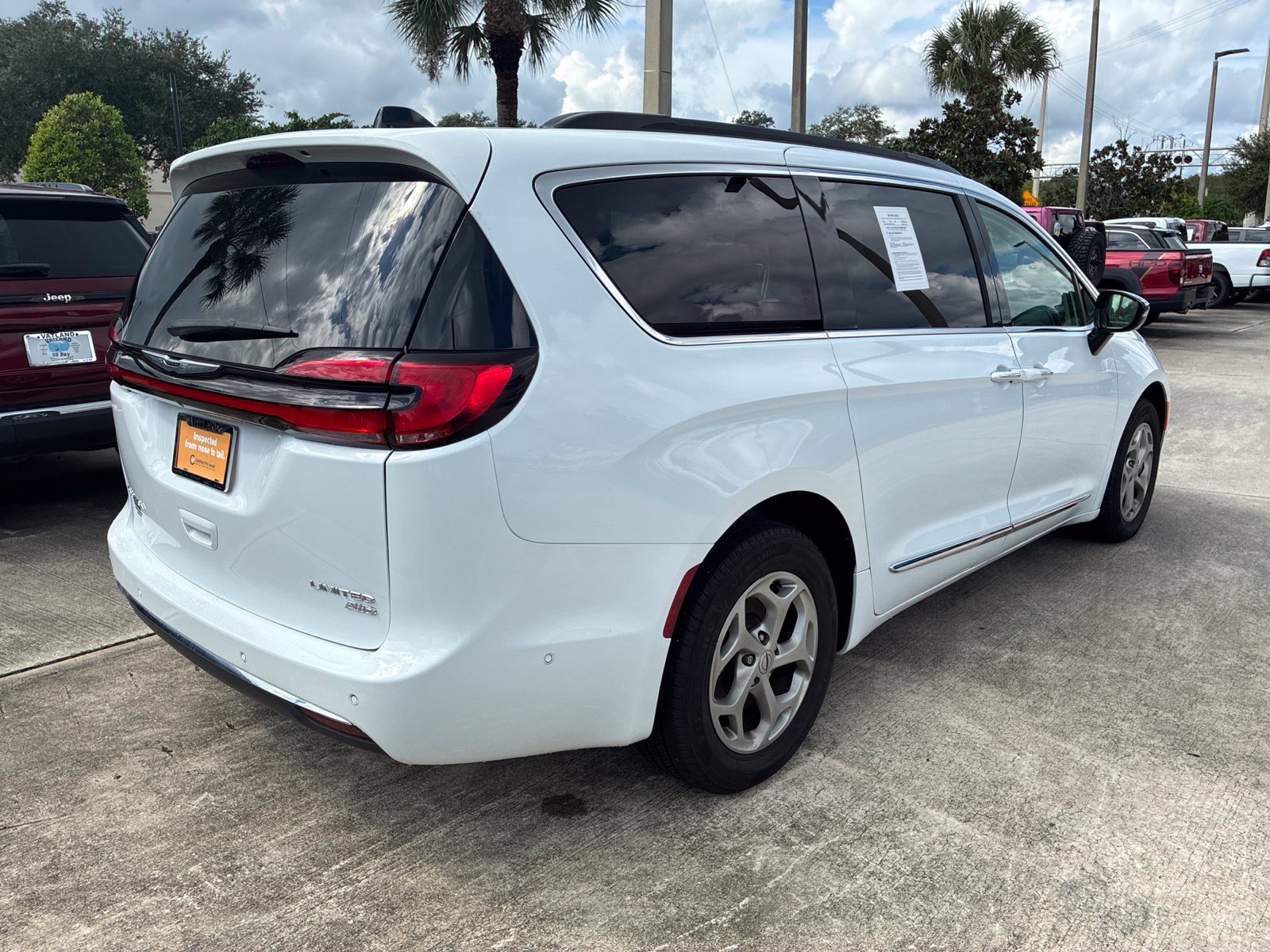 Certified 2023 Chrysler Pacifica Limited AWD/4WD image 5