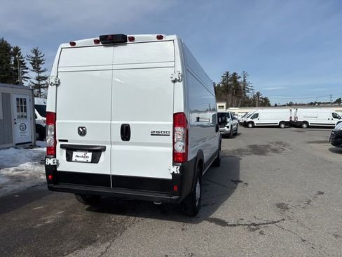 Used 2025 RAM ProMaster 2500 w/ Convenience Group image 12