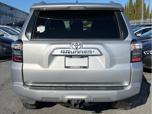 Used 2018 Toyota 4Runner SR5 image 4