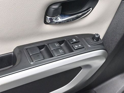 Used 2021 Nissan Titan SV w/ SV Convenience Package image 10