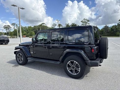 Used 2023 Jeep Wrangler Unlimited Sahara w/ Cold Weather Group AWD/4WD image 5