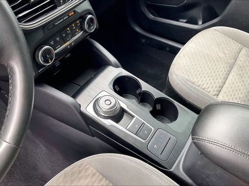 Used 2022 Ford Escape SE w/ SE Sport Appearance Package FWD image 19
