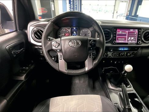 Used 2022 Toyota Tacoma TRD Sport w/ Technology Package AWD/4WD image 17