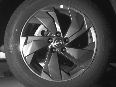 Used 2025 Nissan Rogue SV image 15