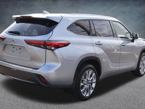 Used 2020 Toyota Highlander Limited AWD/4WD image 3