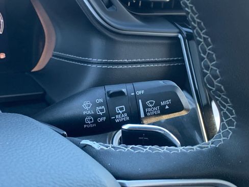 Used 2023 Jeep Grand Cherokee Altitude image 18