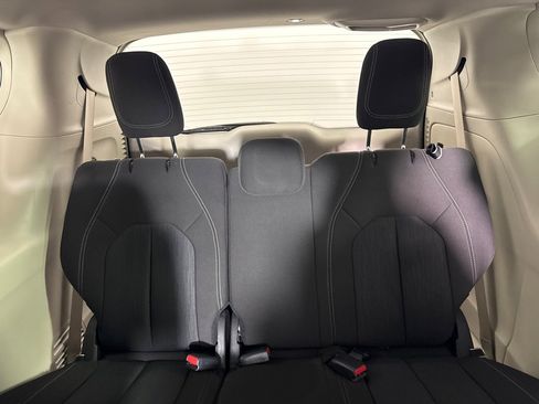 Used 2022 Chrysler Voyager LX image 23