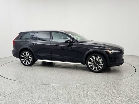 New 2026 Volvo V60 B5 Cross Country Ultra w/ Climate Package AWD/4WD image 3