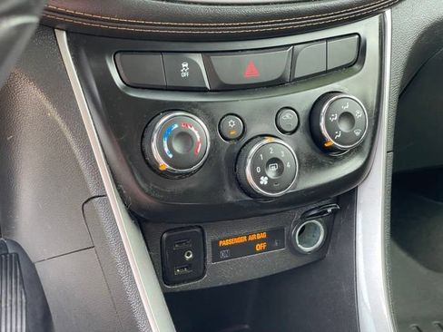 Used 2019 Chevrolet Trax LT w/ LT Convenience Package AWD/4WD image 20