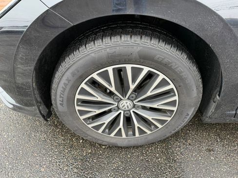 Used 2019 Volkswagen Jetta SE w/ Cold Weather Package image 4