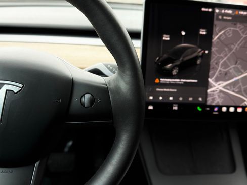 Used 2024 Tesla Model Y Long Range image 37