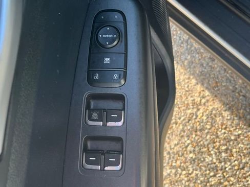 Used 2022 Kia Sportage LX image 5